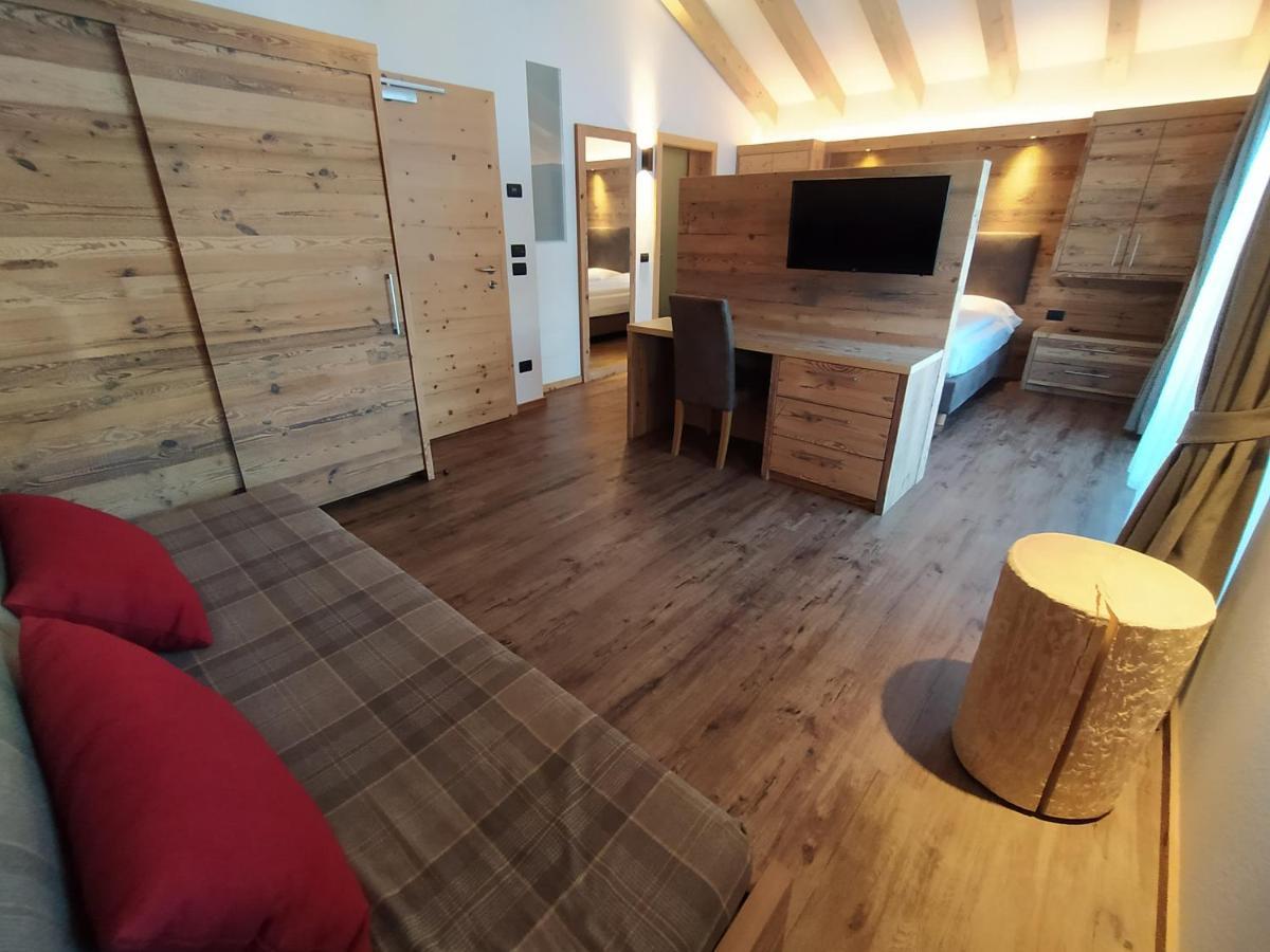 Hotel Flora Alpina 坎皮泰洛迪法萨 外观 照片