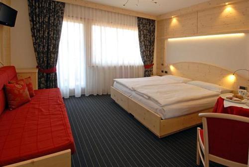 Hotel Flora Alpina 坎皮泰洛迪法萨 外观 照片