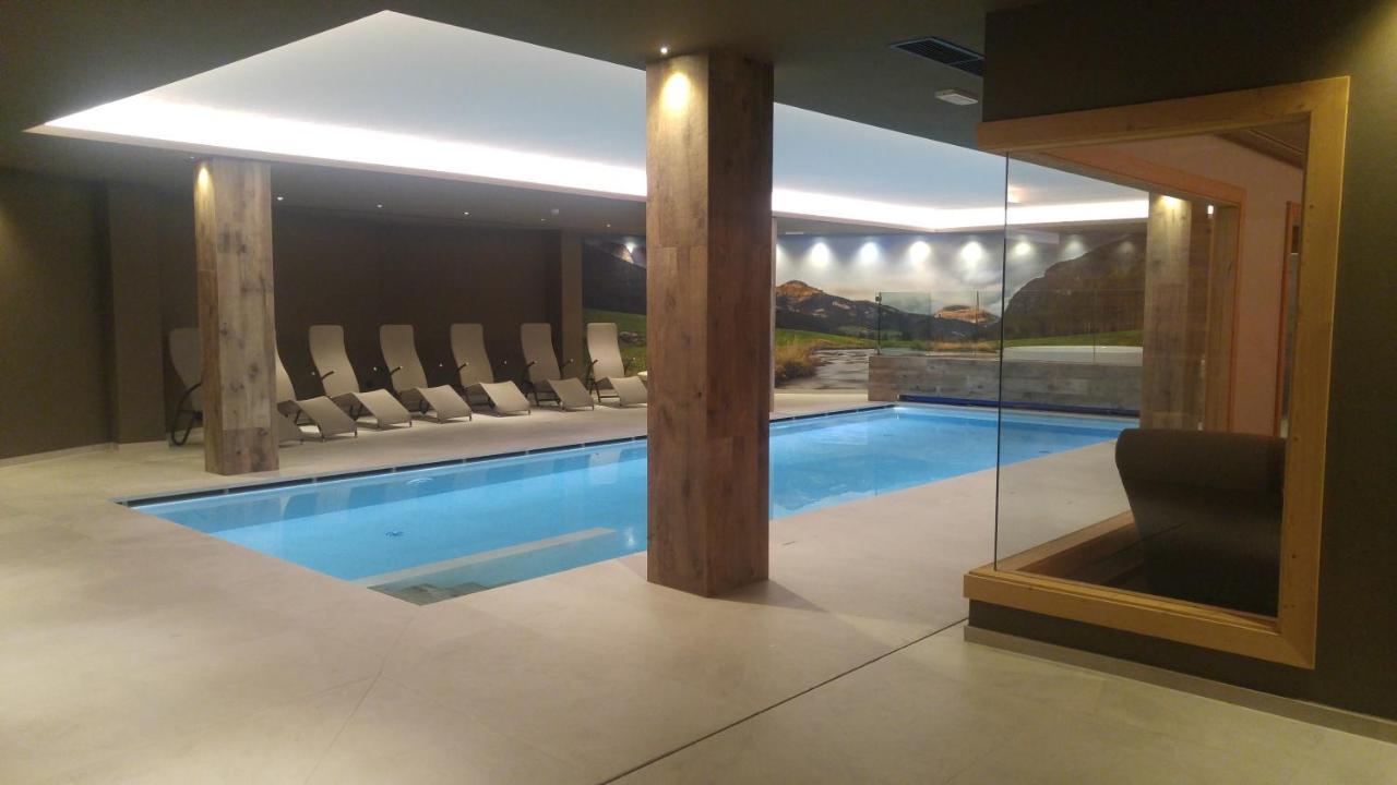 Hotel Flora Alpina 坎皮泰洛迪法萨 外观 照片
